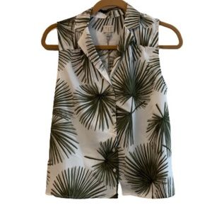 A NEW DAY Sleeveless Button Up Blouse Cream Green Fern Print Women’s Med NWOT